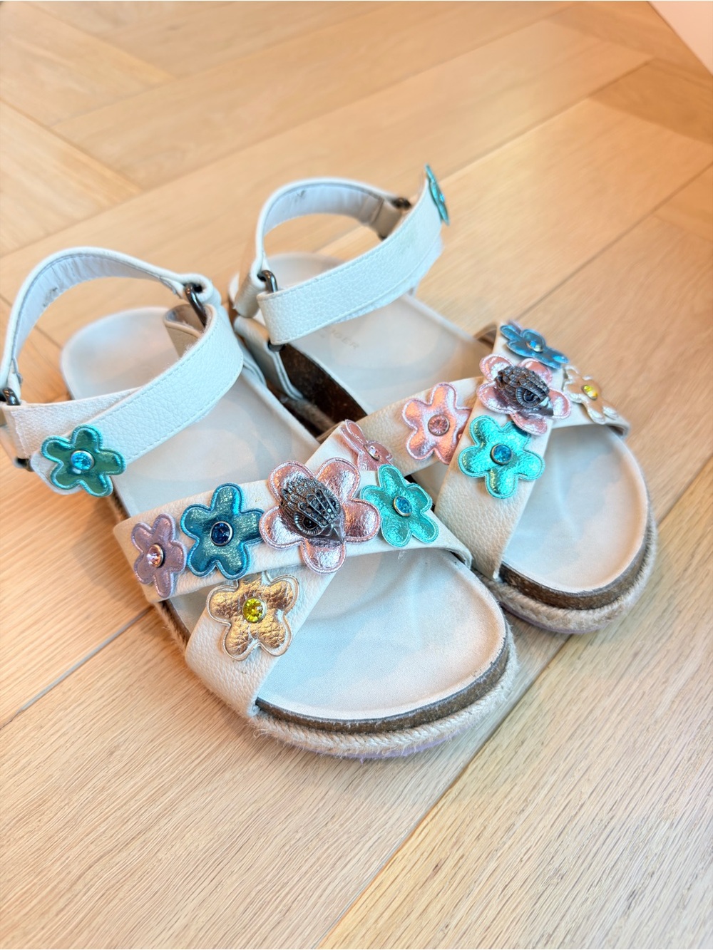 Kurt Geiger White Kids Sandals with Multicolor Metallic Flowers